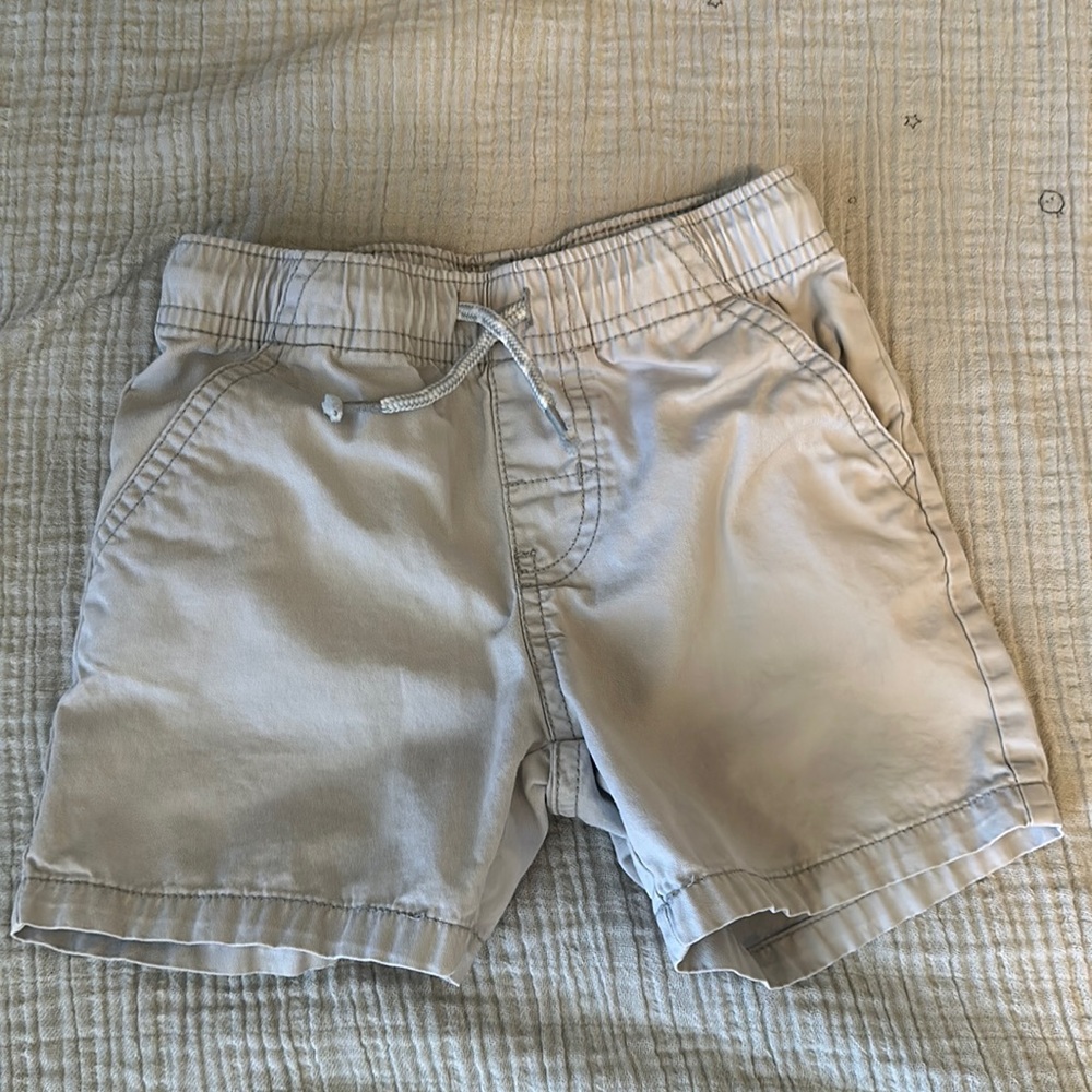 Cat & Jack 2T grey short